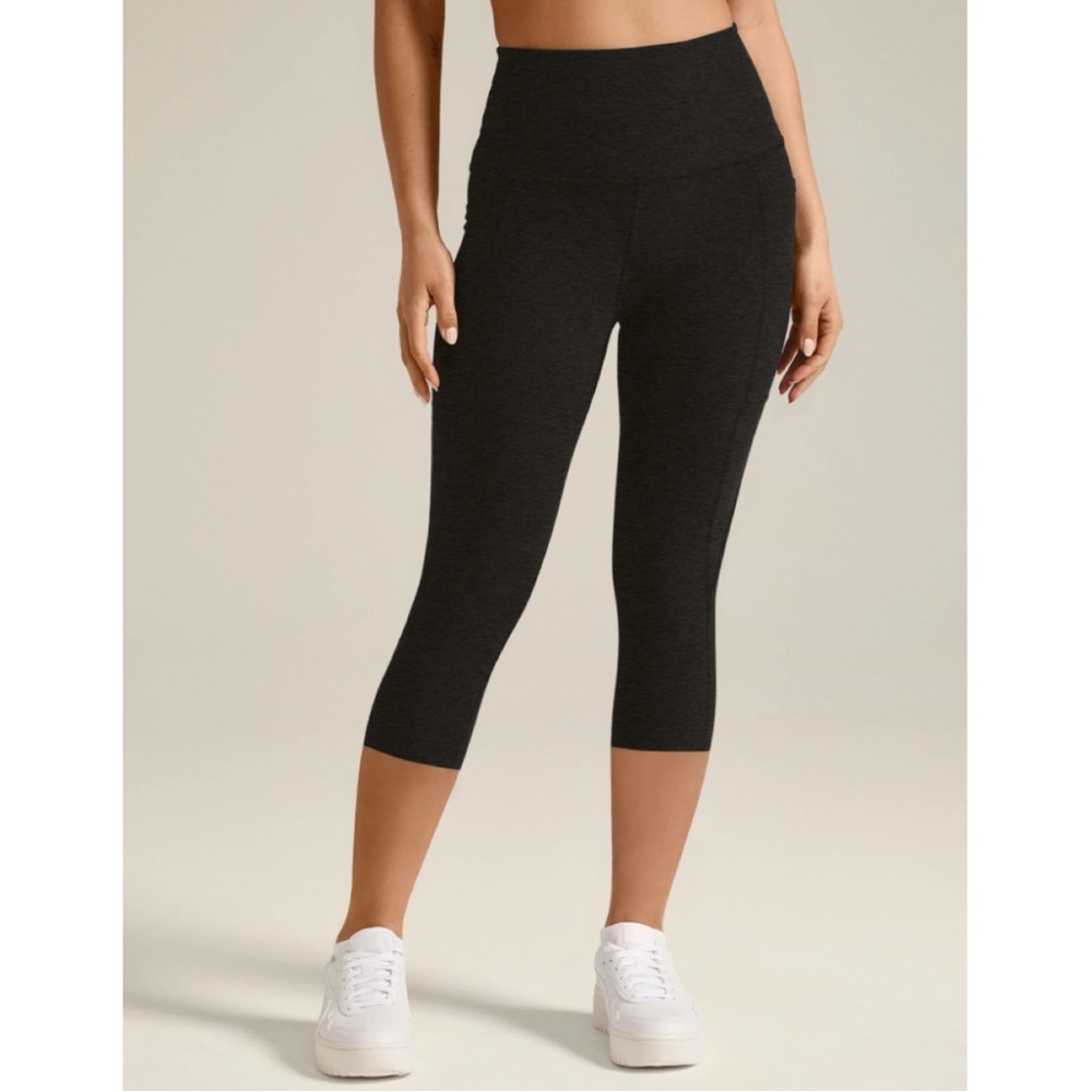 BEYOND YOGA Spacedye Out Of Pocket High Waisted Capri Leggings in Darkest Night
